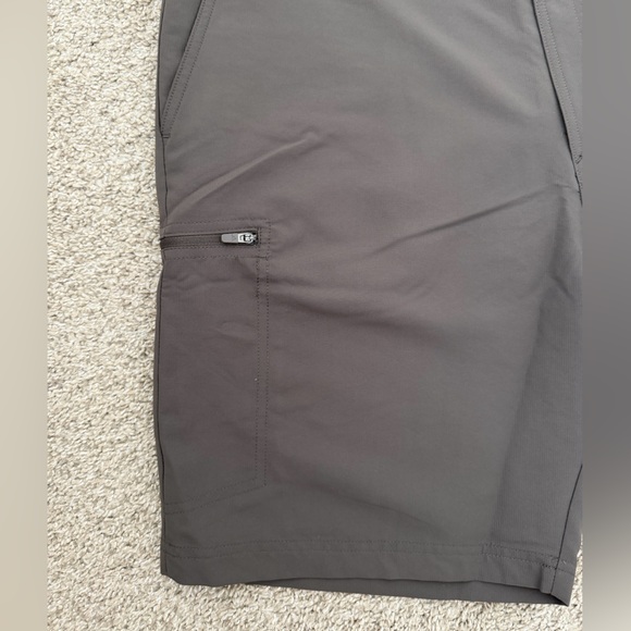 Adidas Men’s Cargo Shorts Size 36 Charcoal Gray NWT - Picture 2 of 9